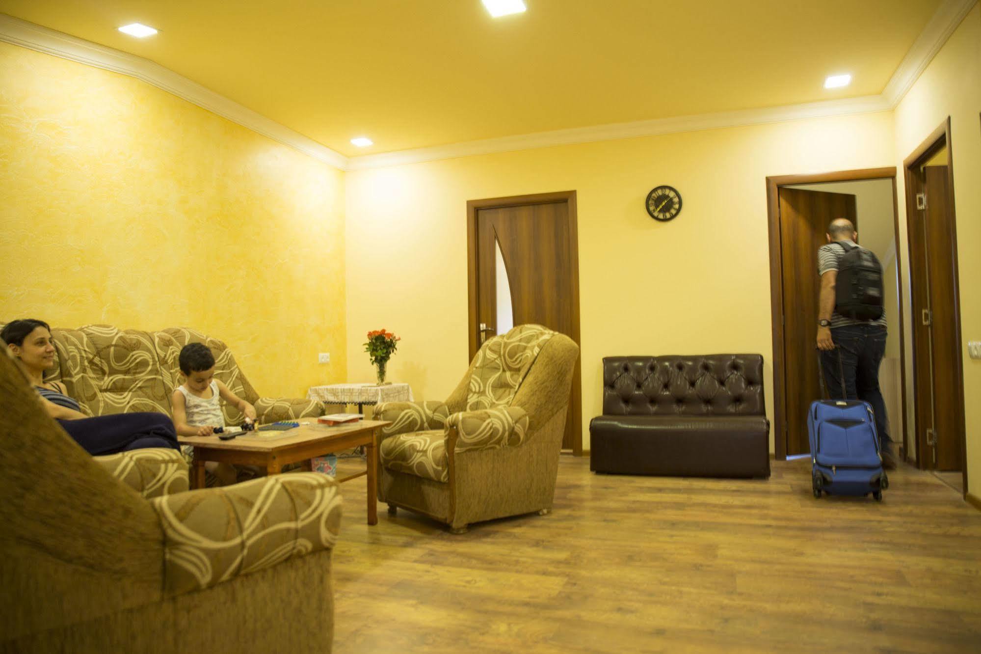 Your Hostel Erivan Exterior foto